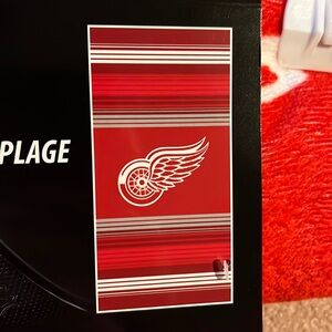 NWT Detroit Red Wings Beach Towel
